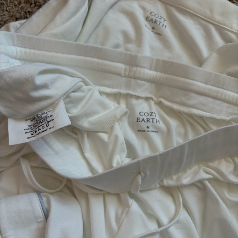 NWOT Cozy Earth Women's Ivory Bamboo Stretch-knit Short Sleeve Pajama Set - Picture 3 of 3